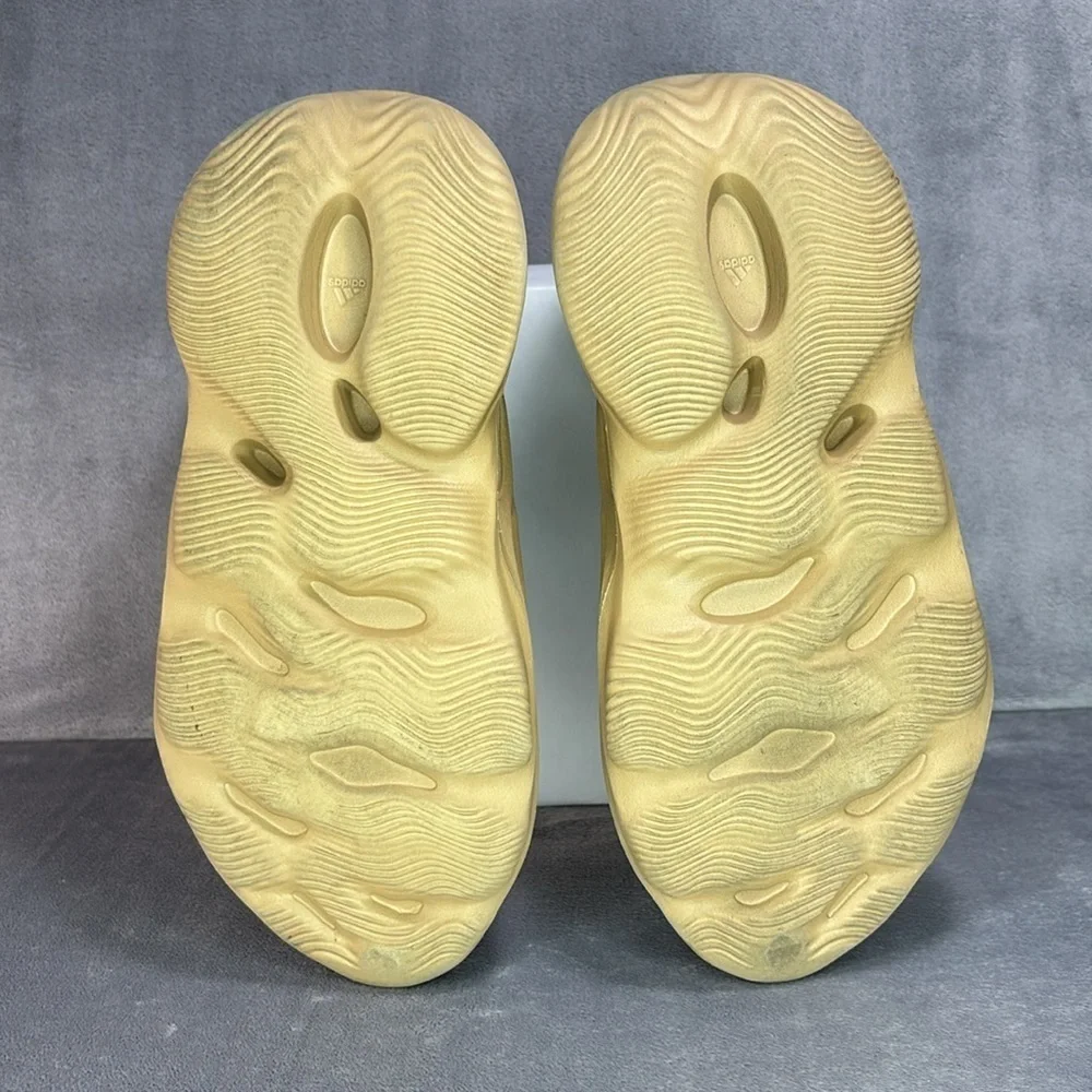 Yeezy step into
